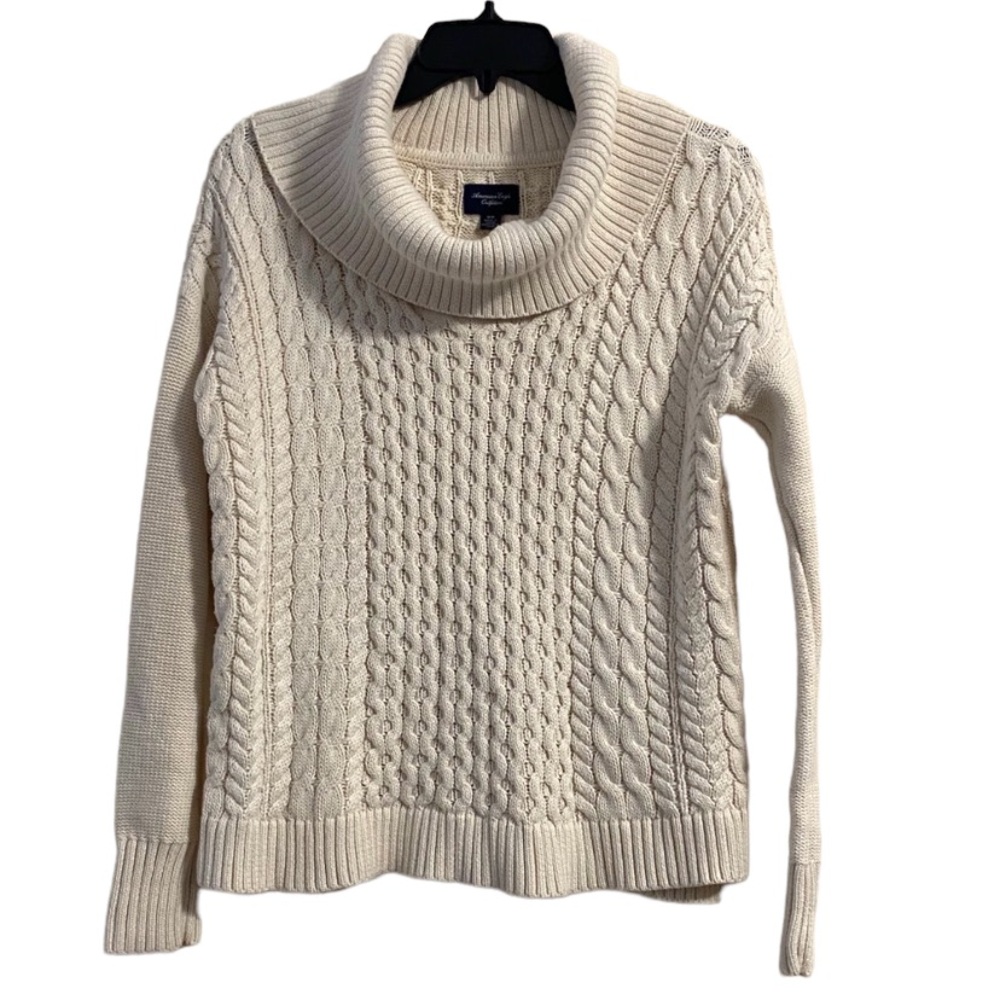 American Eagle Cream Sweater Knit Shirt Medium
